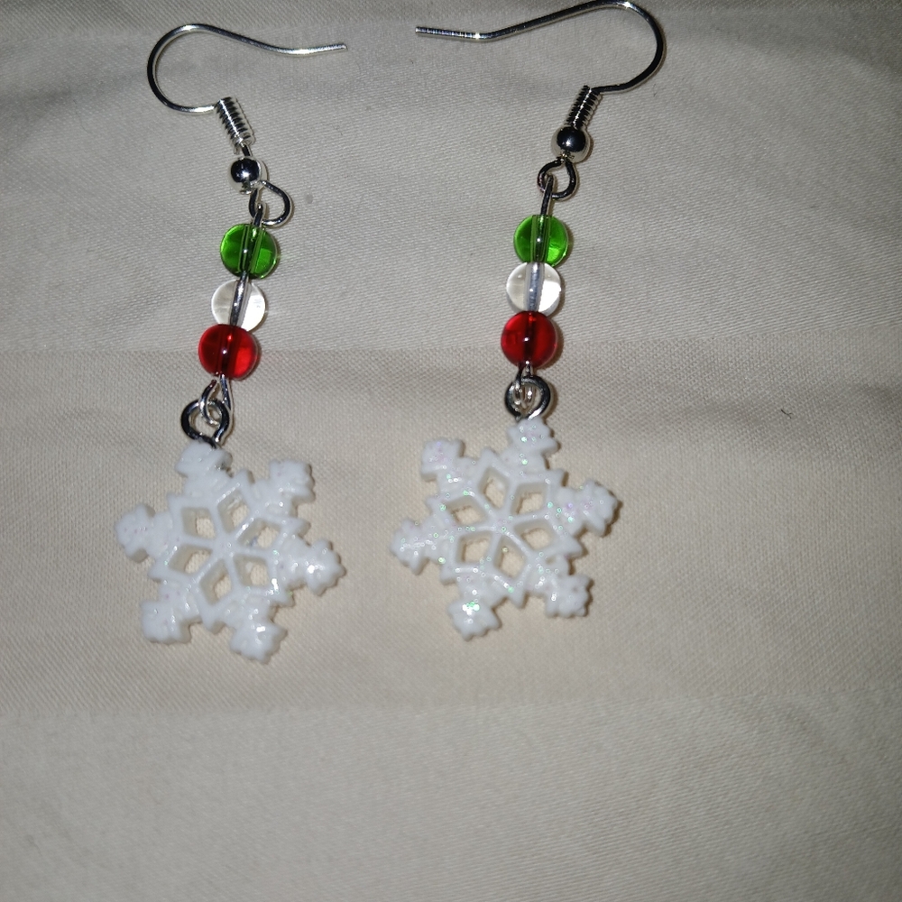 NWT Handcrafted Children's Winter Snowflake Earrings.